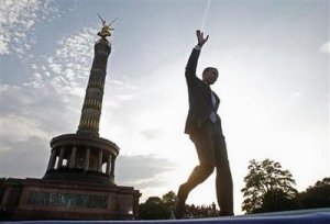 Obama speaks at the Nazi-revered Victory Column in Berlin